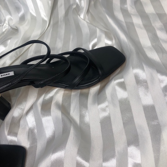 NEAR NEW COUNTRY ROAD Size 39 Black Cuban block heels - Picture 3 of 8